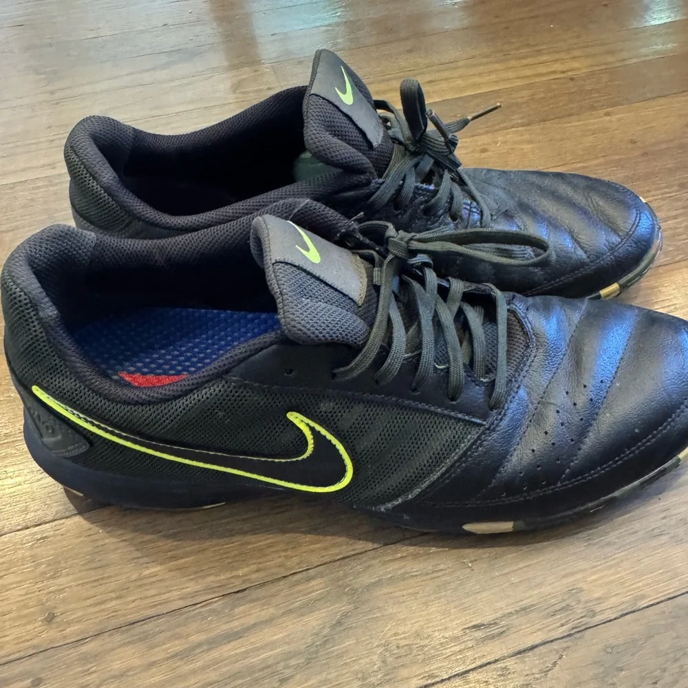 Nike Gato Indoor Soccer Shoe